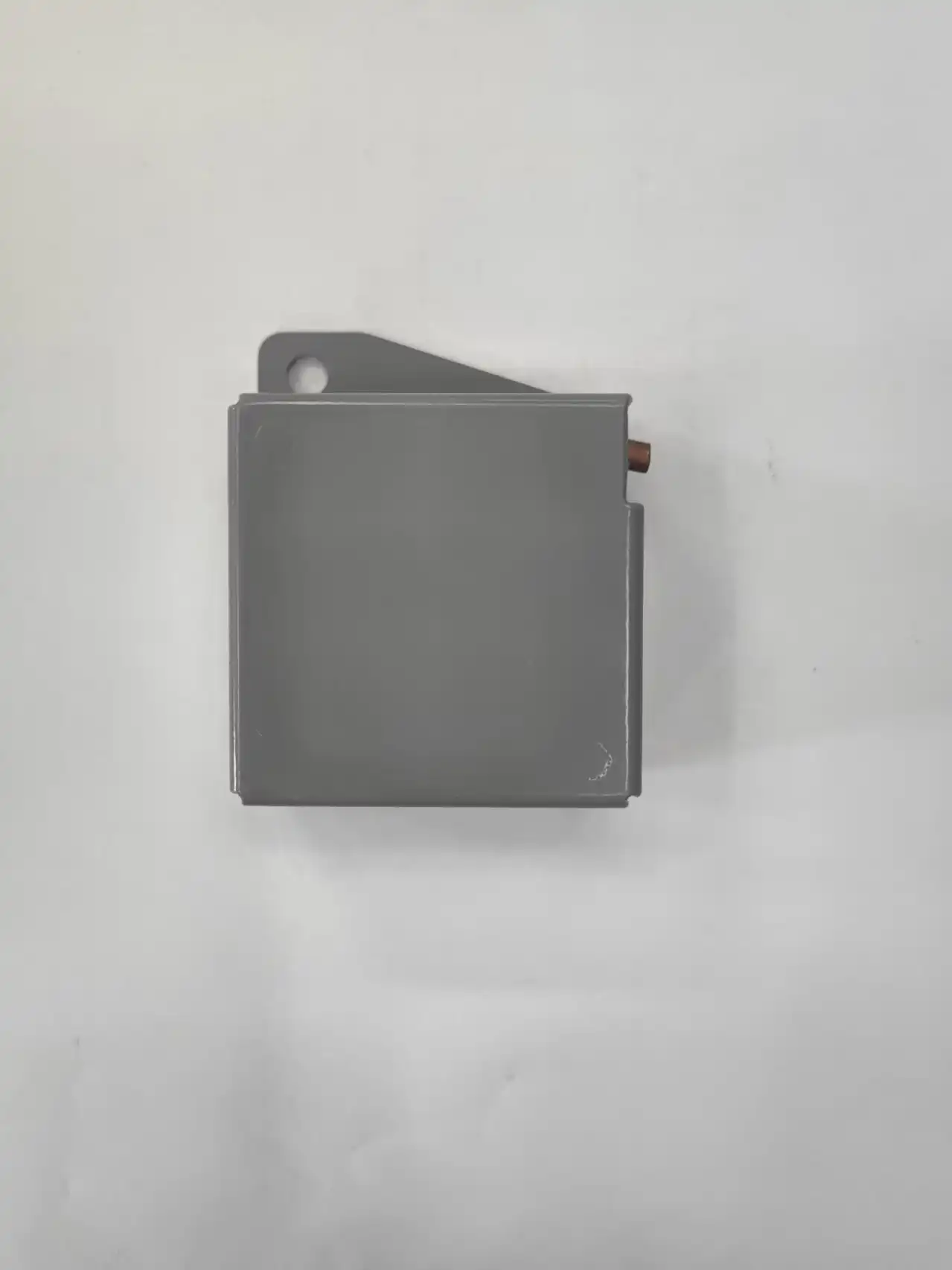 How to Choose a Pull Cord Box Bracket for Heavy-Duty Industrial Environments?