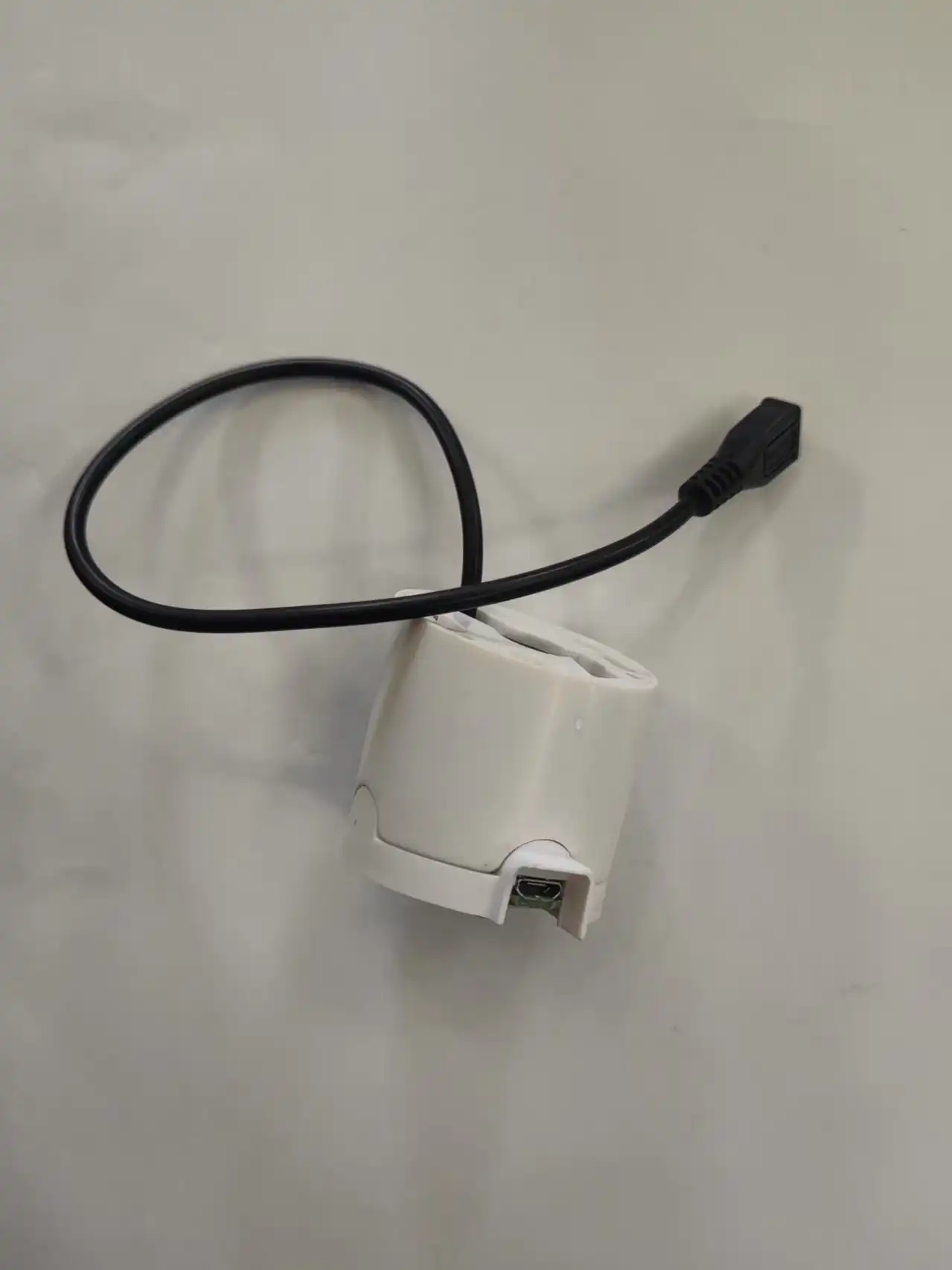 What Angle and Material Work Best for High Oblique Supports in Alarm Device?